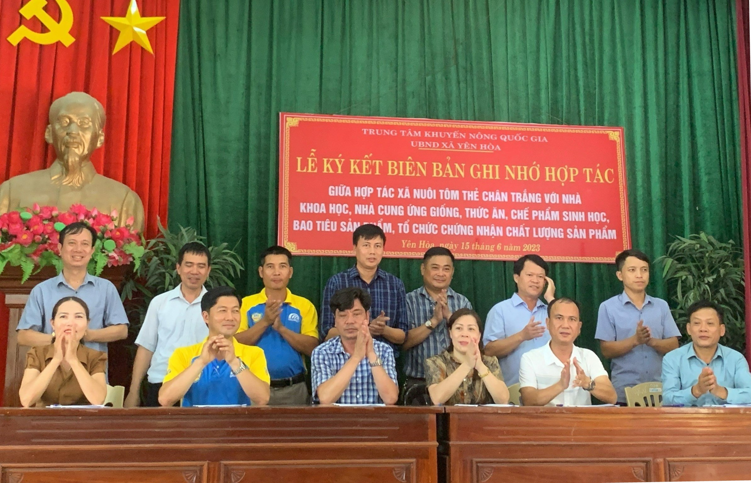 Phát triển các mô hình liên kết, hợp tác nuôi tôm chân trắng theo chuỗi giá trị