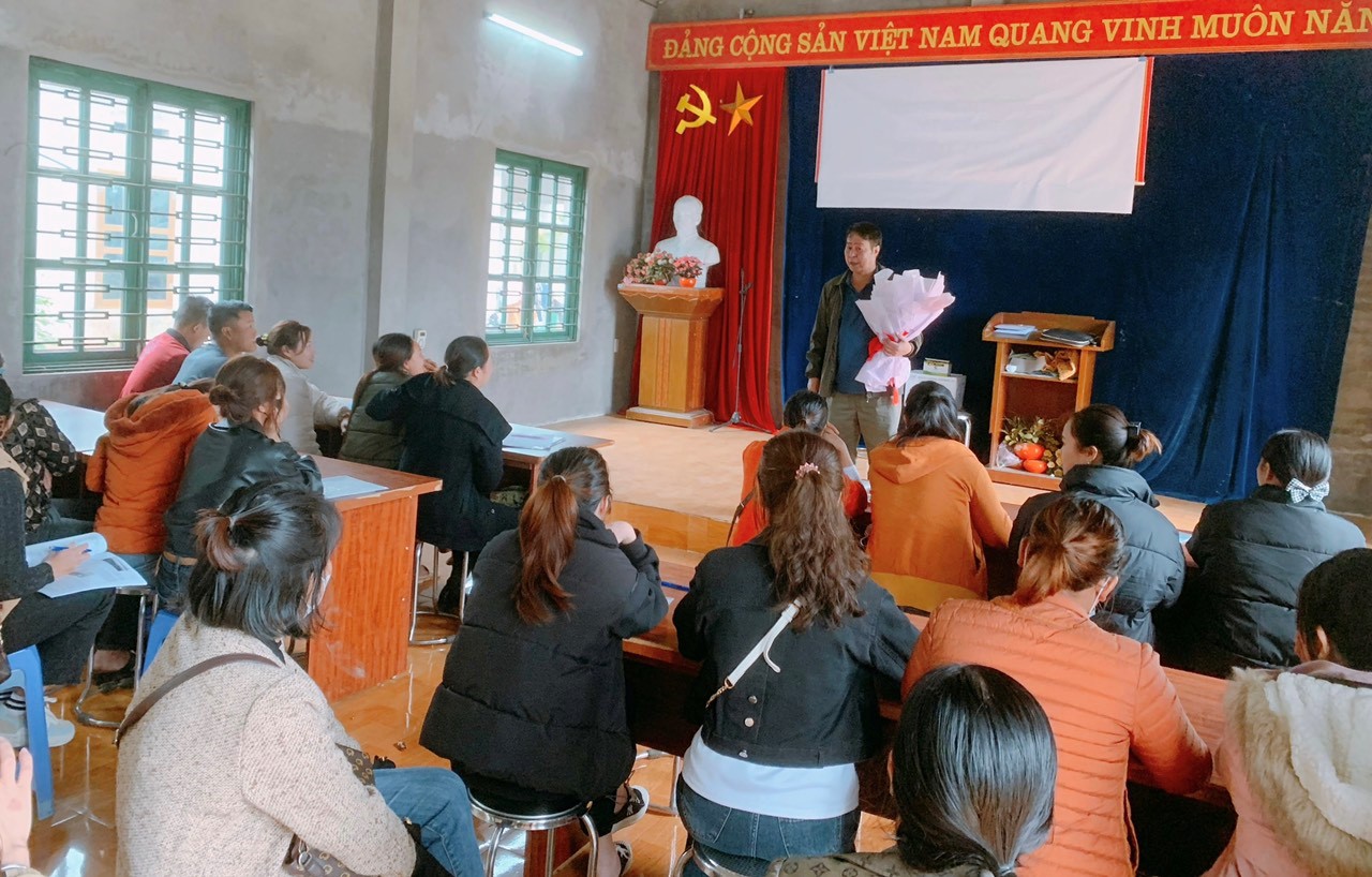 Lào Cai Dạy nghề nuôi lợn cho nông dân Phìn Ngan