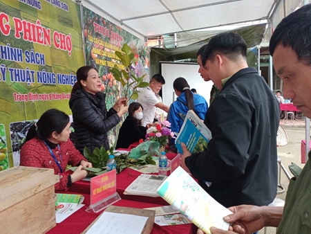 Lạng Sơn Tăng cường đưa thông tin khoa học nông nghiệp về cơ sở thông qua hoạt động khuyến nông gắn với chợ phiên nông thôn
