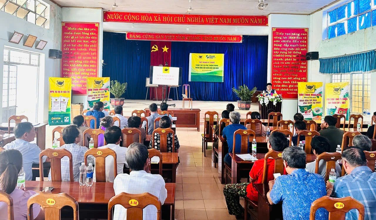 Kon Tum Tổ KNCĐ đồng hành cùng doanh nghiệp tổ chức tập huấn kỹ thuật canh tác