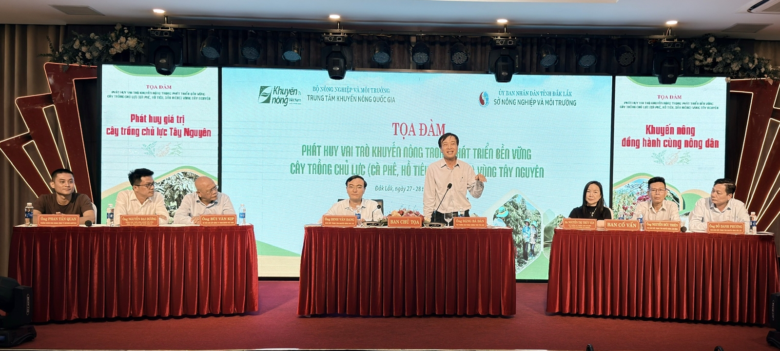 TTKNQG Tọa đàm “Phát huy vai trò khuyến nông trong phát triển bền vững cây trồng chủ lực tại Tây Nguyên”