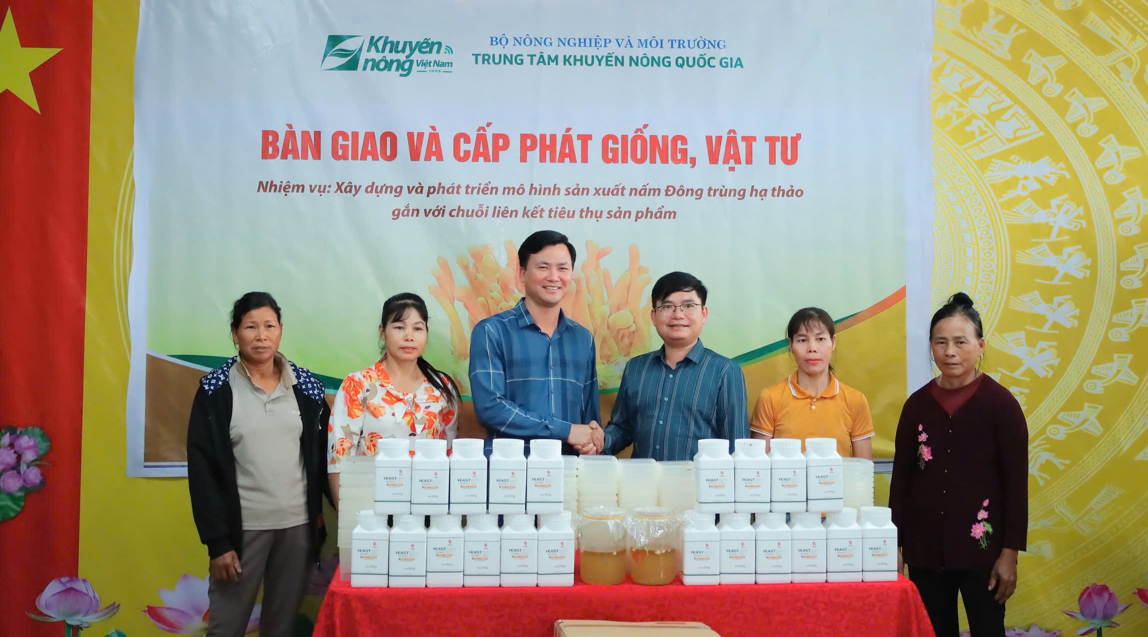 TTKNQG Tập huấn và bàn giao giống, vật tư sản xuất nấm đông trùng hạ thảo tại Phú Thọ