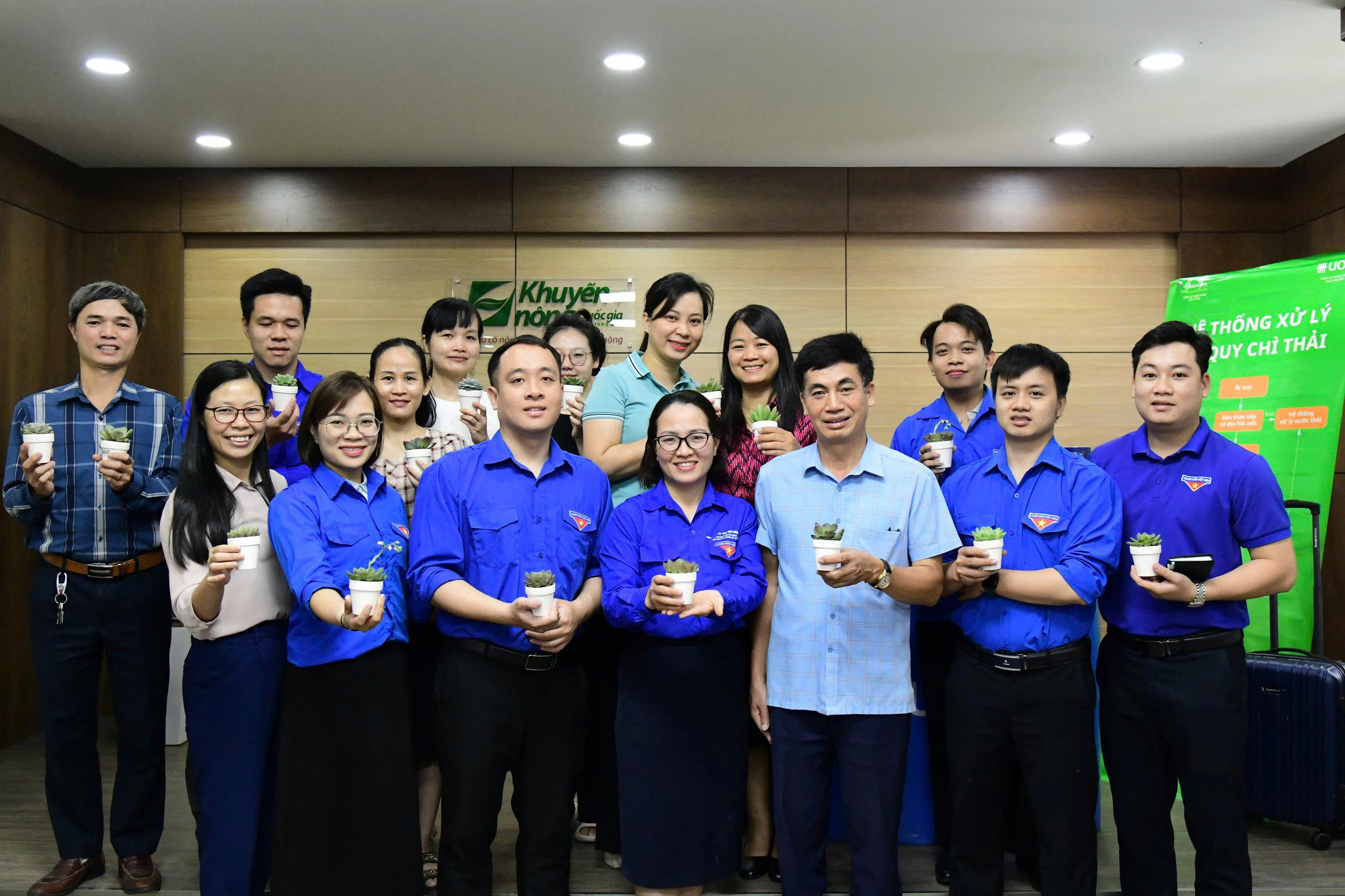 Đoàn TNCS HCM Trung tâm Khuyến nông quốc gia tổ chức hoạt động “Pin cũ đổi mầm xanh – Môi trường làm việc trong lành”