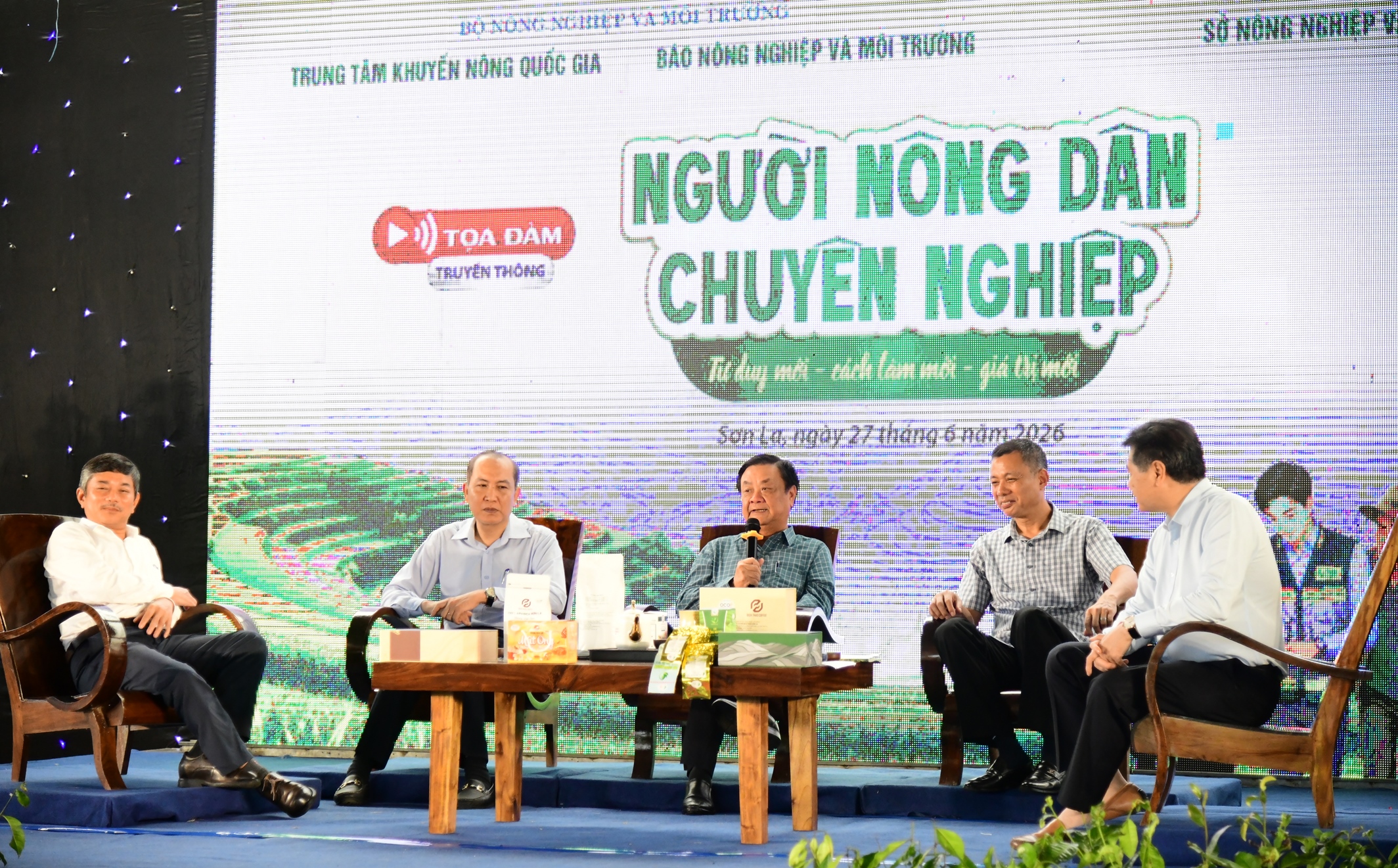 TỌA ĐÀM KHUYẾN NÔNG “NGƯỜI NÔNG DÂN CHUYÊN NGHIỆP TƯ DUY MỚI – CÁCH LÀM MỚI – GIÁ TRỊ MỚI”