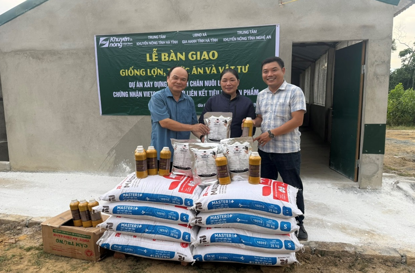 Dự án khuyến nông Trung ương hỗ trợ xây dựng mô hình chăn nuôi lợn VietGAHP gắn với liên kết tiêu thụ tại Nghệ An, Hà Tĩnh