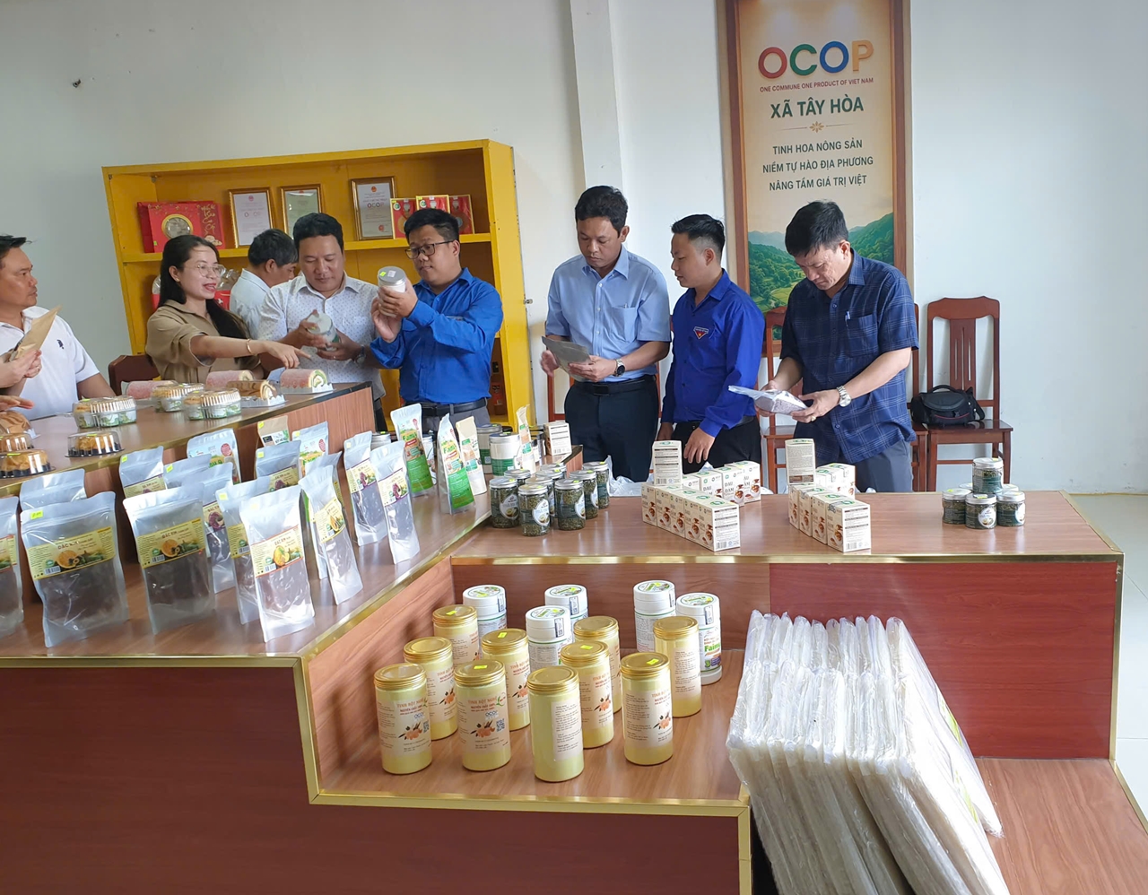 Xã Tây Hòa khai trương điểm trưng bày sản phẩm OCOP, kết nối tiêu thụ nông sản địa phương