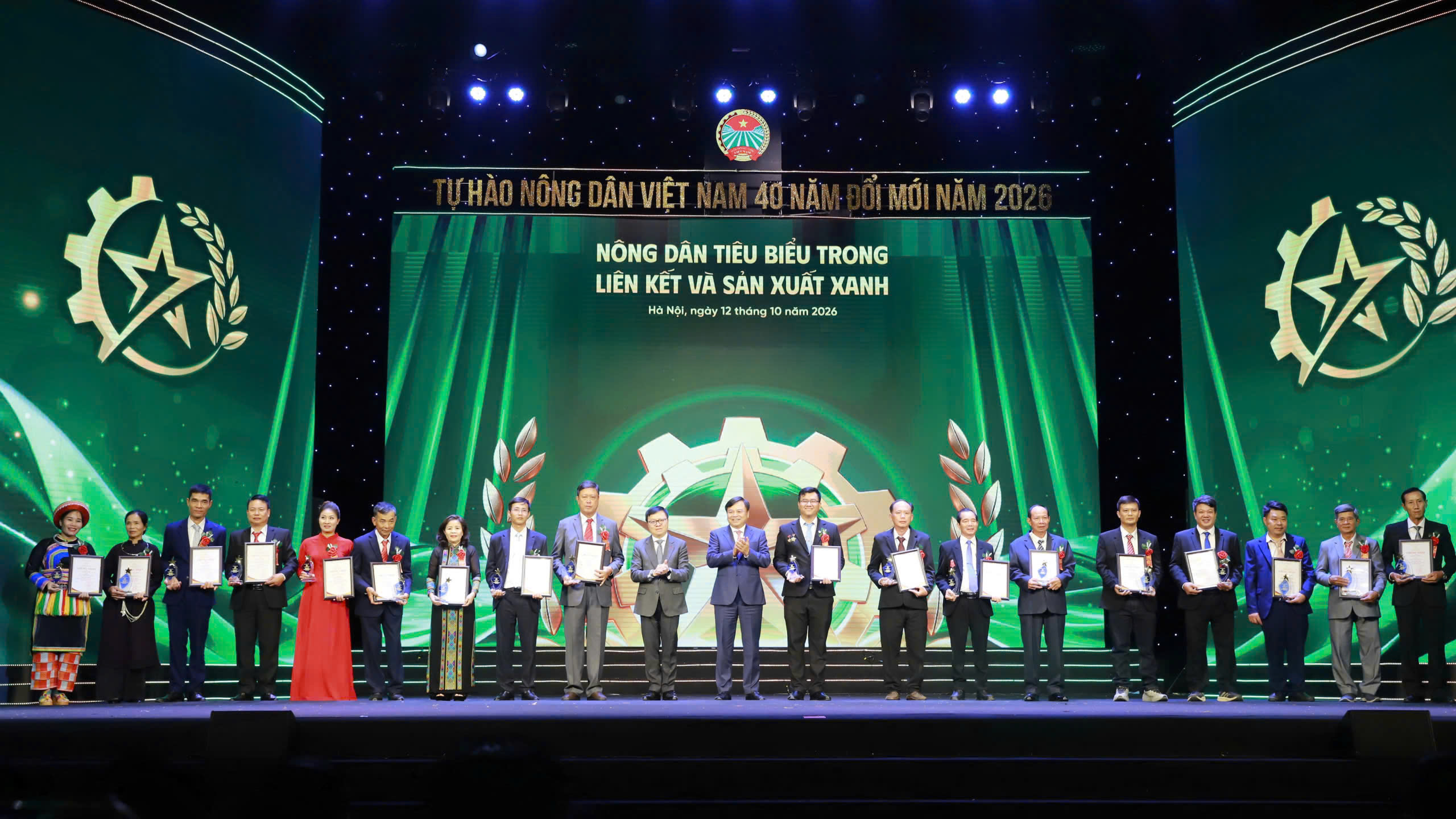 Lễ tôn vinh và trao danh hiệu Nông dân Việt Nam xuất sắc 40 năm Đổi mới
