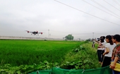 Hà Nội Trình diễn phun thuốc bảo vệ thực vật bằng máy bay không người lái